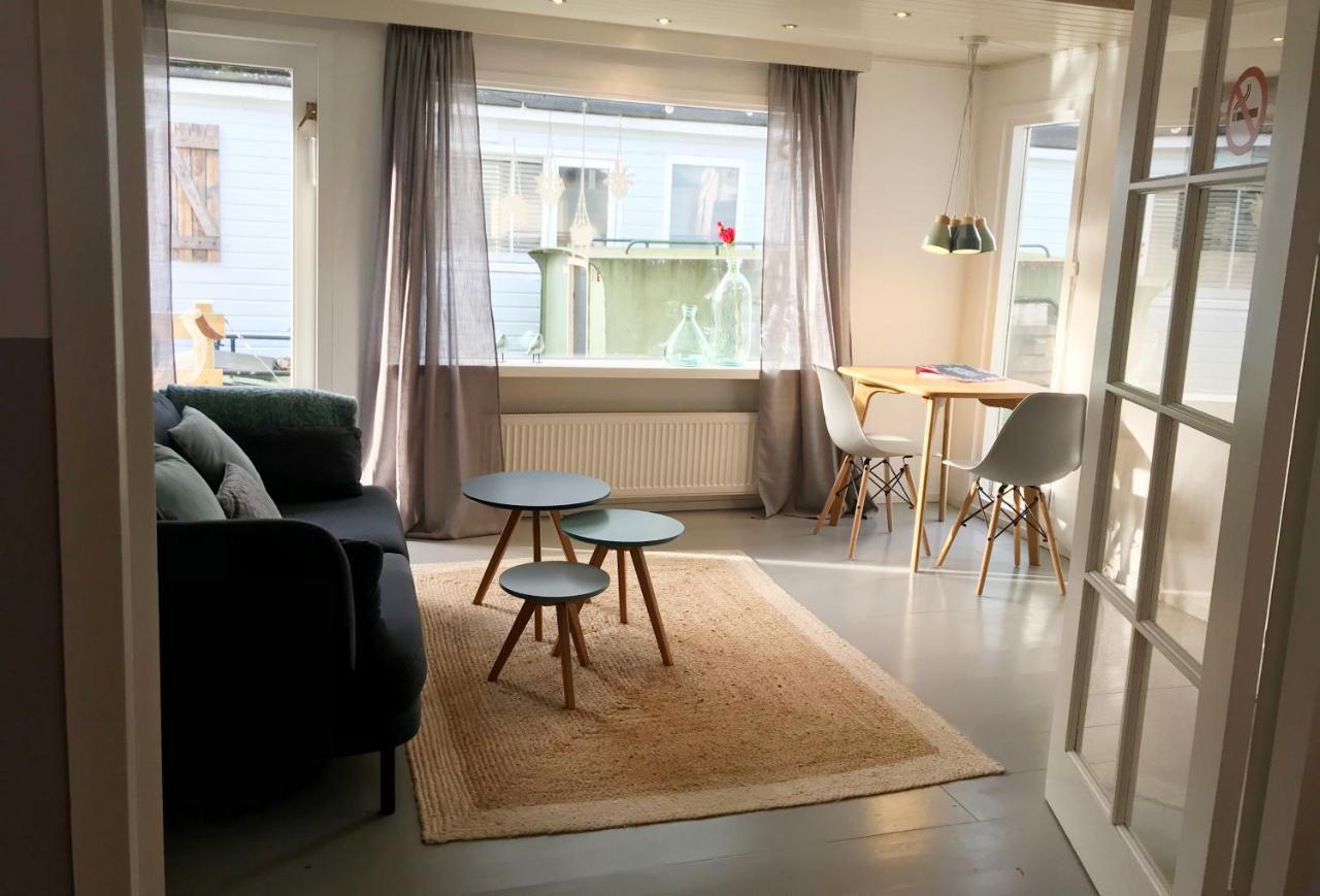 Houseboat Apartment With Water Terrace, Free Parking, Free Bikes & Fast Wifi Амстердам Екстериор снимка