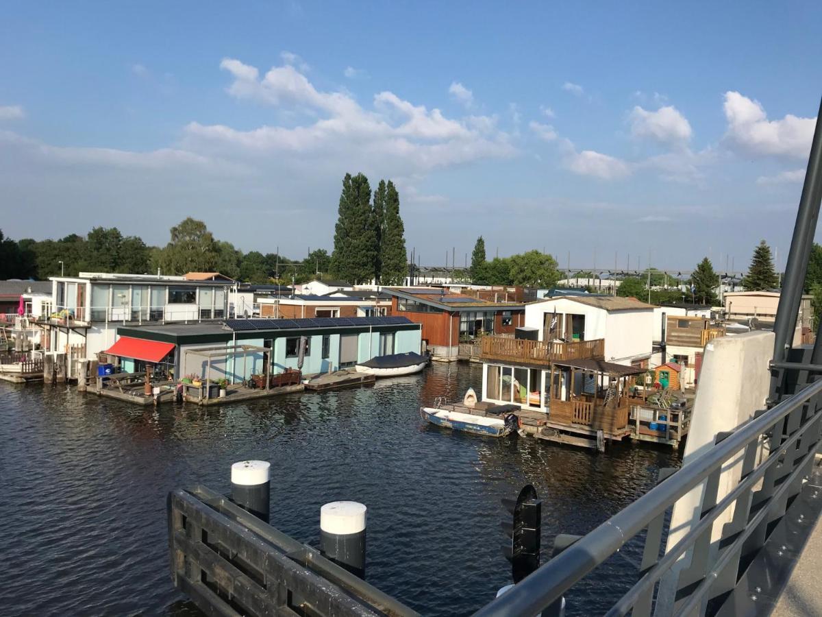 Houseboat Apartment With Water Terrace, Free Parking, Free Bikes & Fast Wifi Амстердам Екстериор снимка
