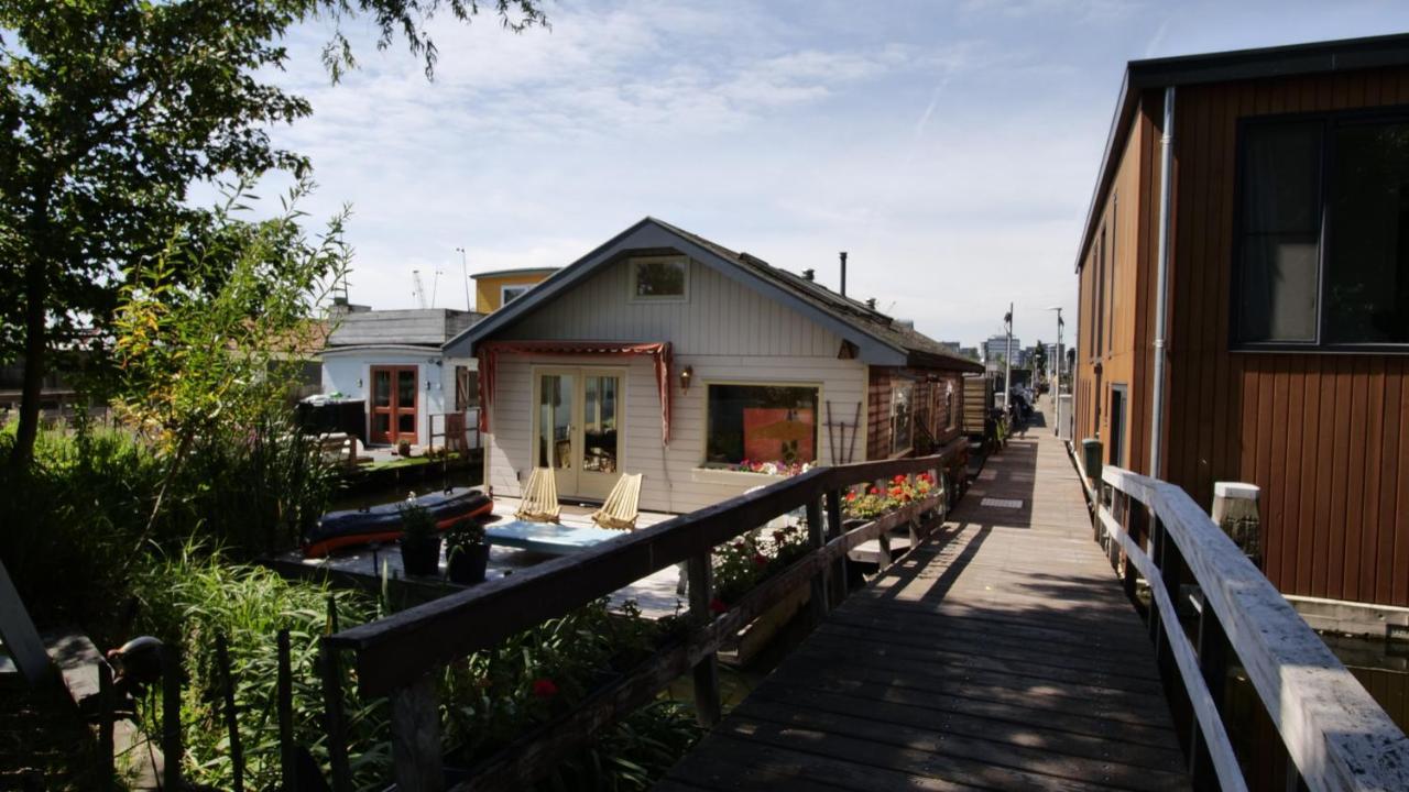 Houseboat Apartment With Water Terrace, Free Parking, Free Bikes & Fast Wifi Амстердам Екстериор снимка