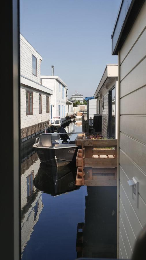 Houseboat Apartment With Water Terrace, Free Parking, Free Bikes & Fast Wifi Амстердам Екстериор снимка