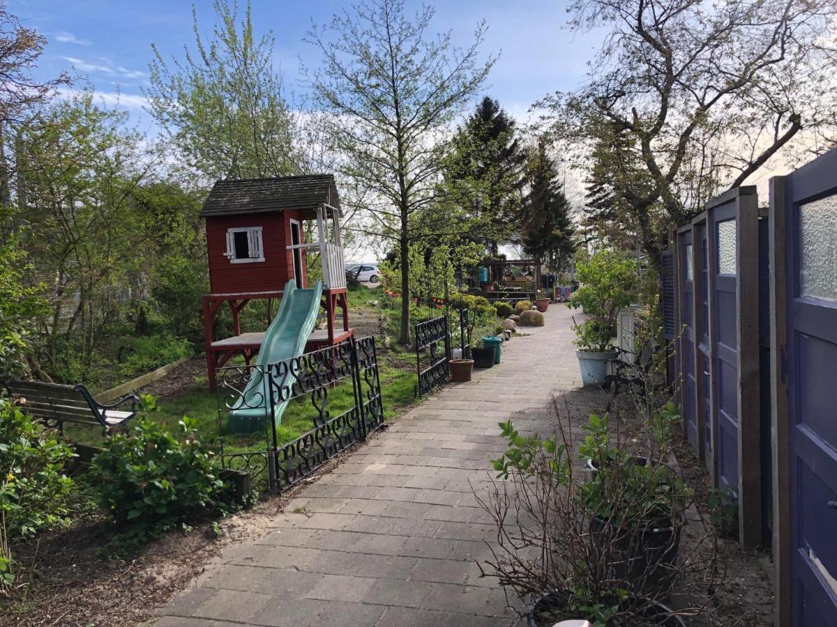 Houseboat Apartment With Water Terrace, Free Parking, Free Bikes & Fast Wifi Амстердам Екстериор снимка
