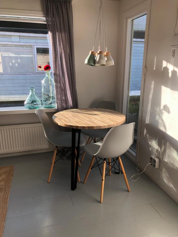 Houseboat Apartment With Water Terrace, Free Parking, Free Bikes & Fast Wifi Амстердам Екстериор снимка